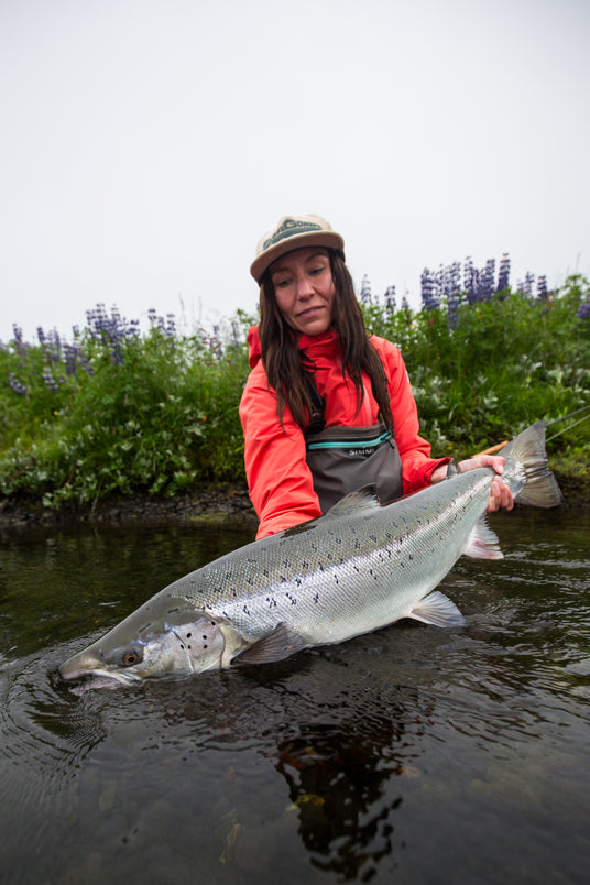Fiskeresa till Stóra Laxá på Island – hosted trip med Oskar Wignäs | Outside Travels