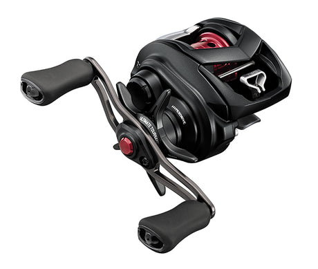 Daiwa Tatula BF TW 70XHL: svart/röd betesrulle med ergonomisk handtag och synlig spole - perfekt för finessefiske.